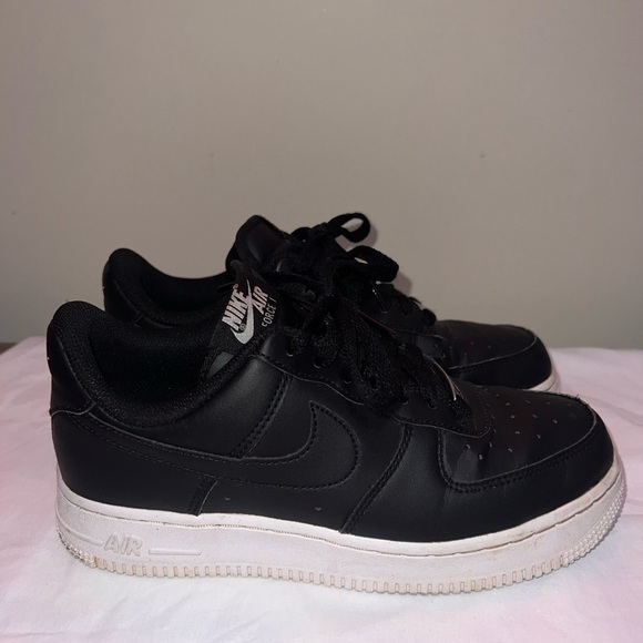 Nike Air Force 1 Black Sneakers Size 6.5 - Picture 2 of 9